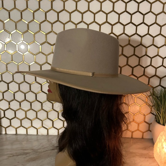 Stylish Wool Hat - Picture 6 of 7